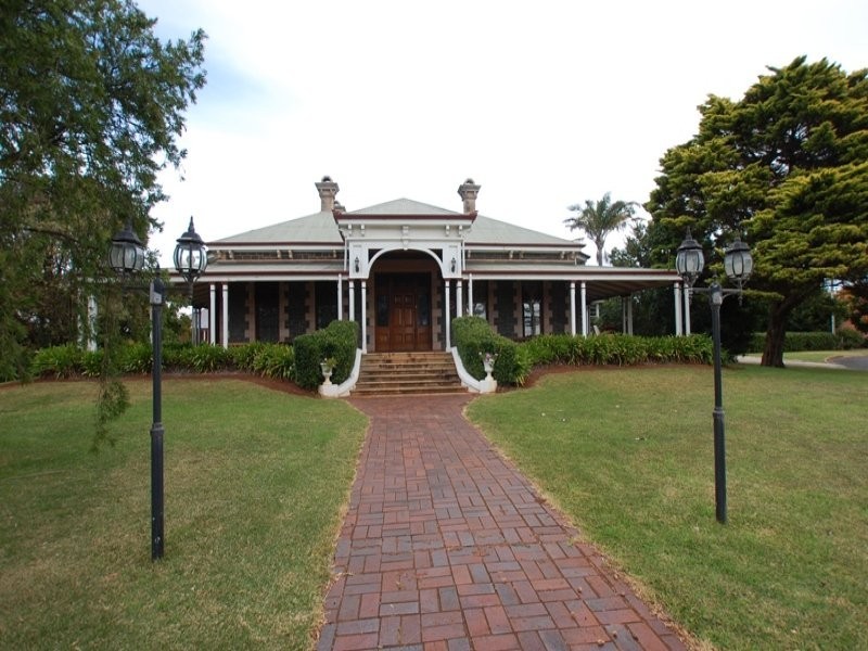 8 Panda Street, Harristown QLD 4350