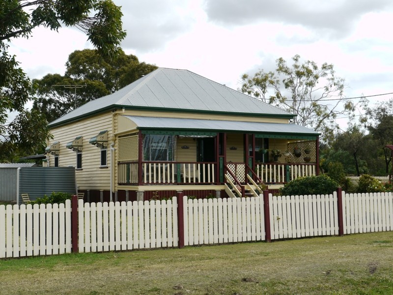 2 Station Street, Wyreema QLD 4352