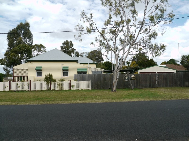 2 Station Street, Wyreema QLD 4352