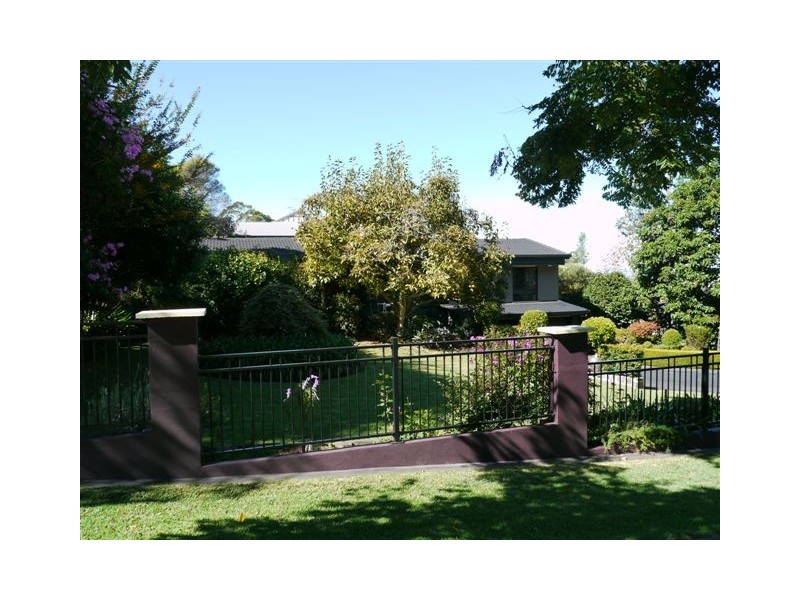 44 Mackenzie Street, Mount Lofty QLD 4350