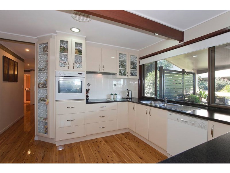 44 Mackenzie Street, Mount Lofty QLD 4350