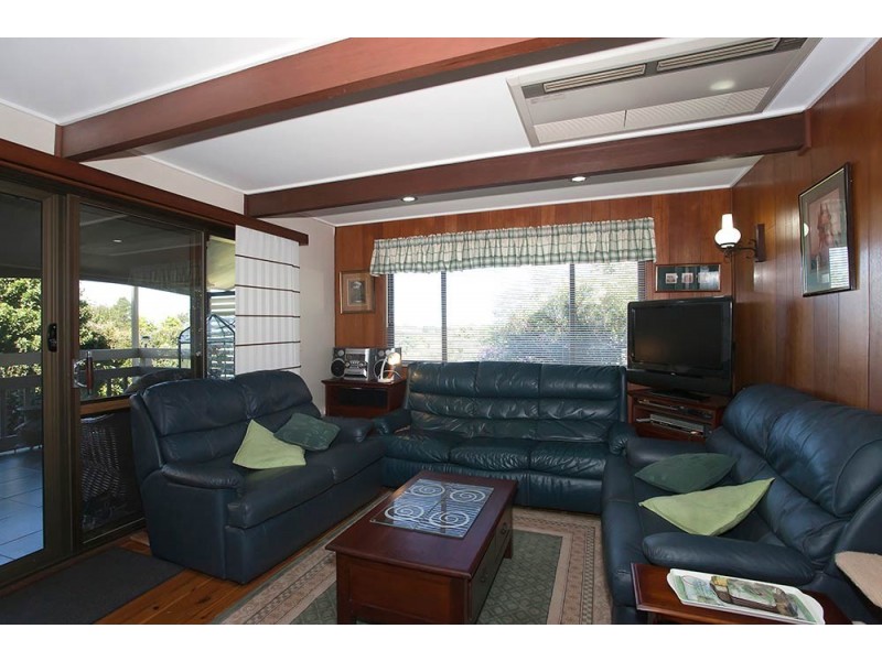 44 Mackenzie Street, Mount Lofty QLD 4350