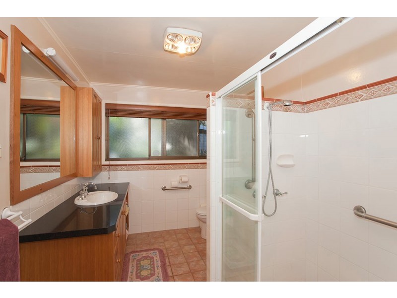 44 Mackenzie Street, Mount Lofty QLD 4350