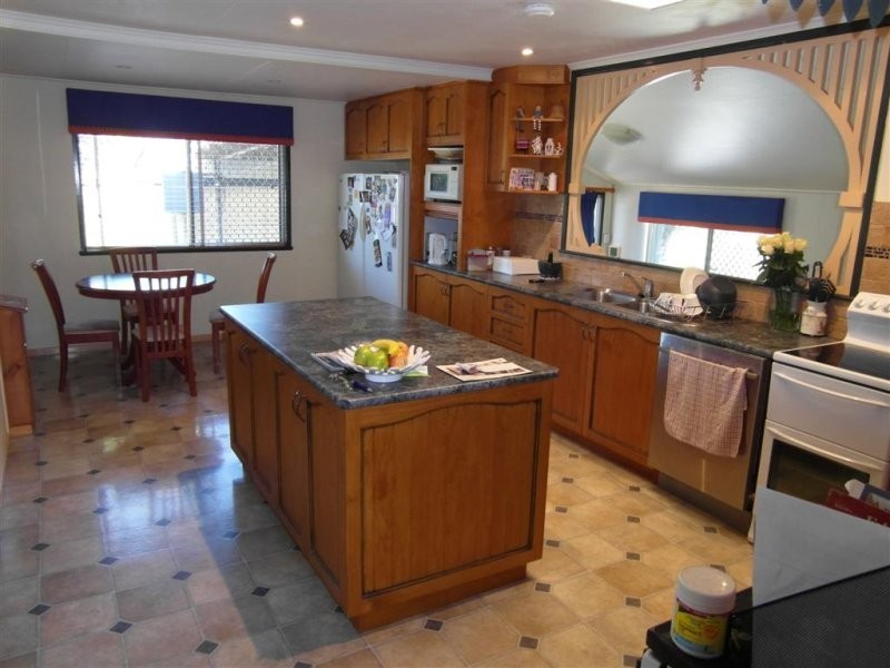 121 Murphys Creek Road, Withcott QLD 4352