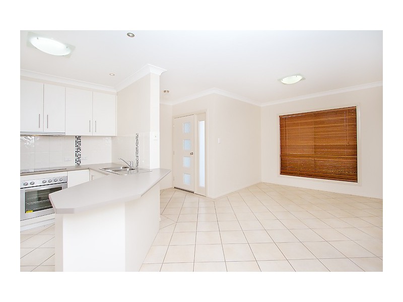 2/349 West Street, Harristown QLD 4350