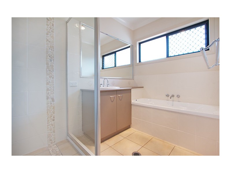 2/349 West Street, Harristown QLD 4350