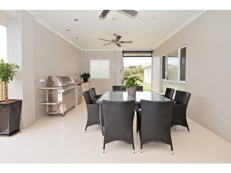 33 Currawong Drive, Highfields QLD 4352