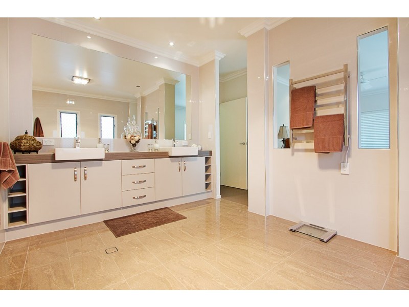 33 Currawong Drive, Highfields QLD 4352