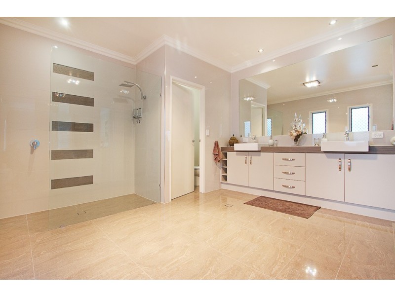 33 Currawong Drive, Highfields QLD 4352