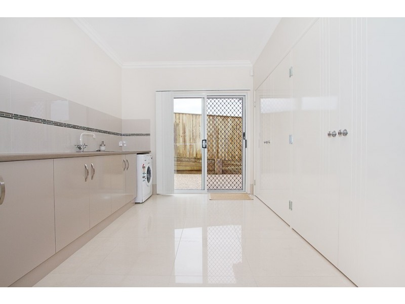 33 Currawong Drive, Highfields QLD 4352