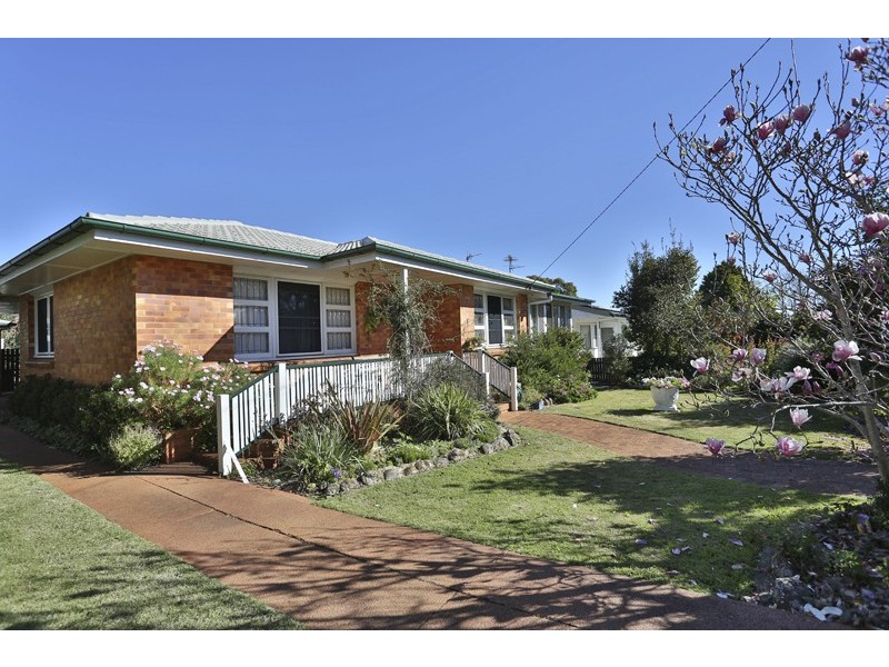 8 Roessler Street, Rangeville QLD 4350