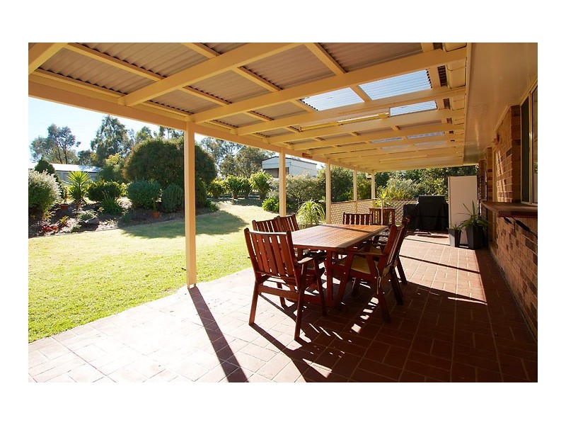 15 Carys Road, Glenvale QLD 4350