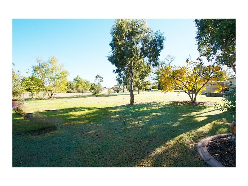 15 Carys Road, Glenvale QLD 4350