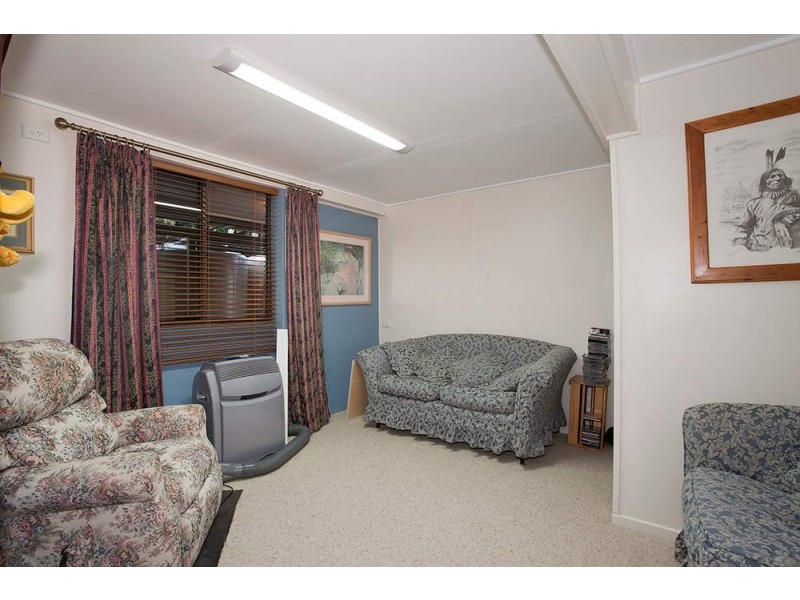 44 Mackenzie Street, Mount Lofty QLD 4350