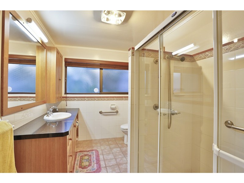 44 Mackenzie Street, Mount Lofty QLD 4350