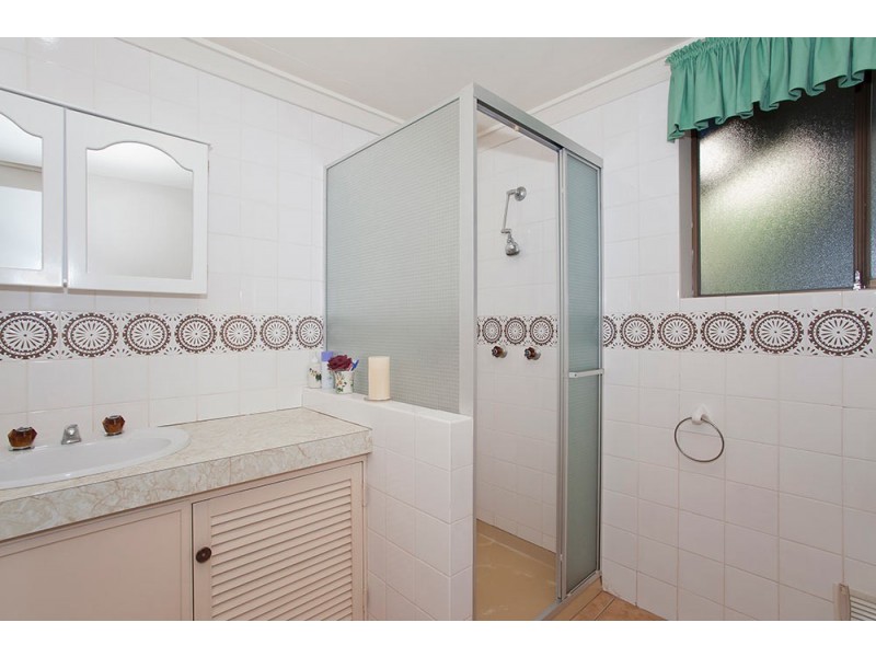 44 Mackenzie Street, Mount Lofty QLD 4350