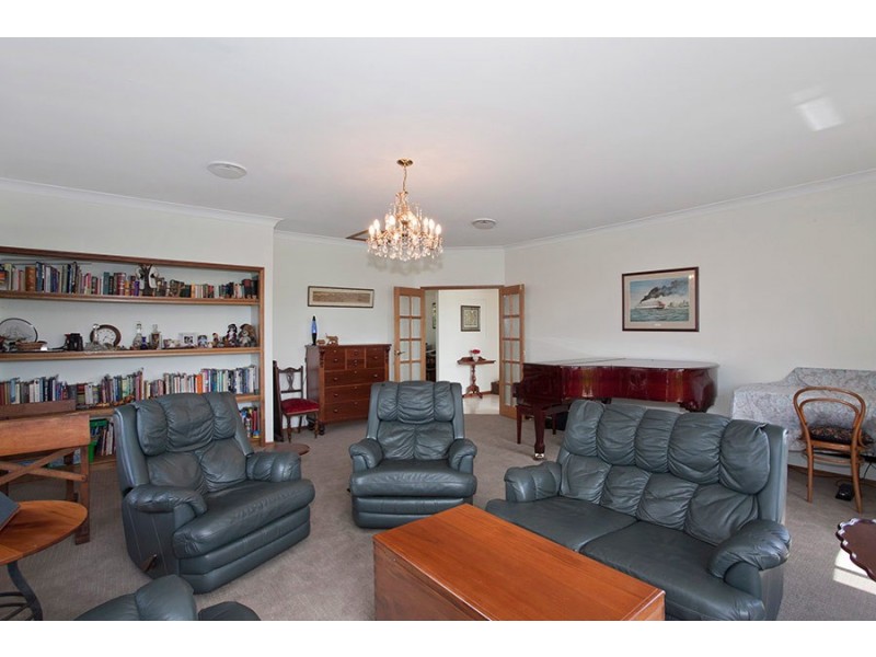 1 Keira Court, Blue Mountain Heights QLD 4350