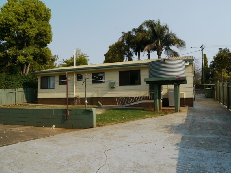 13 Chopin Street, Rockville QLD 4350