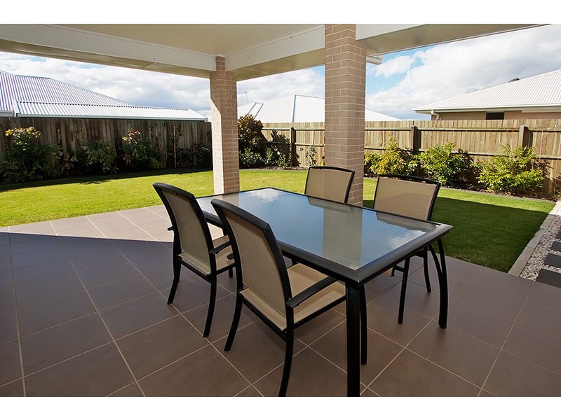 324 Ramsay Street, Middle Ridge QLD 4350