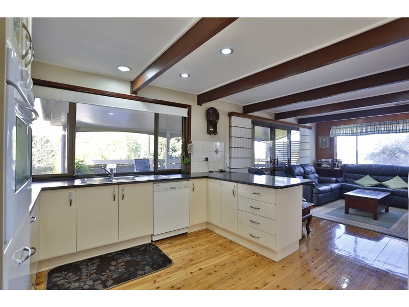 44 Mackenzie Street, Mount Lofty QLD 4350