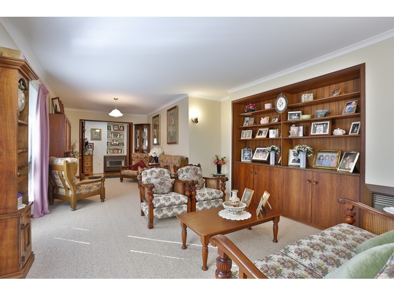 44 Mackenzie Street, Mount Lofty QLD 4350