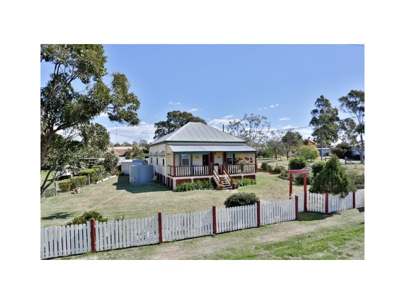 2 Station Street, Wyreema QLD 4352