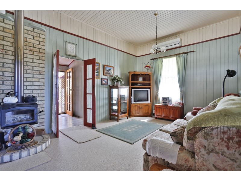 2 Station Street, Wyreema QLD 4352