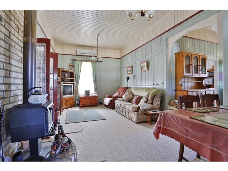 2 Station Street, Wyreema QLD 4352