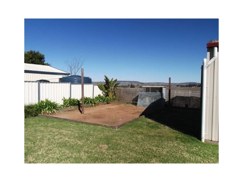 1 Cameron Street, Wyreema QLD 4352