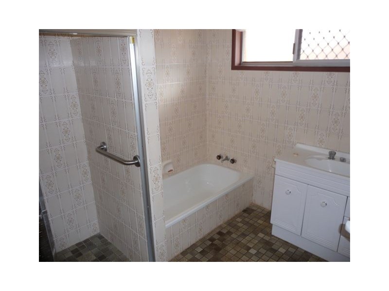 25 Friend Street, Harristown QLD 4350