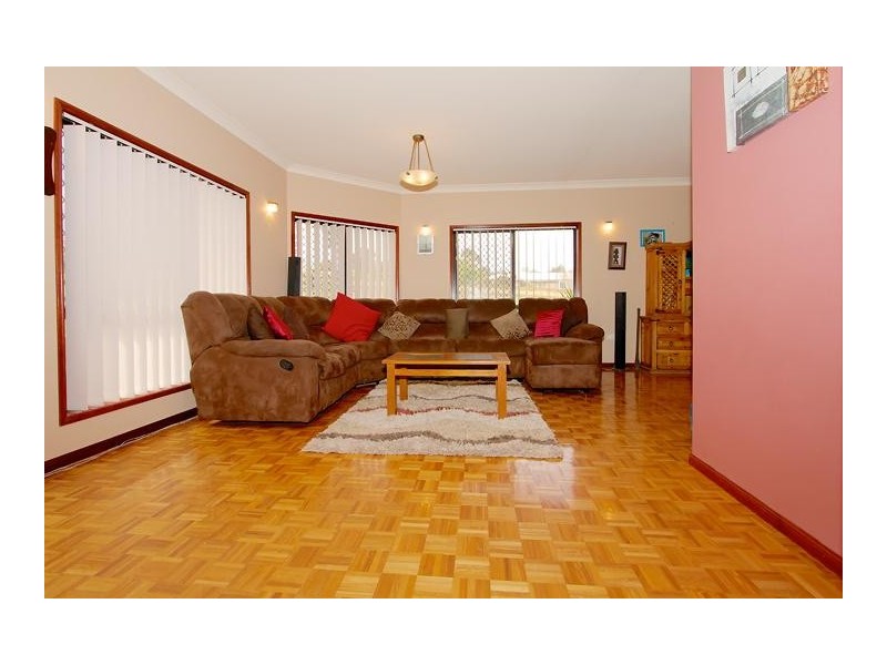 1 Tarranganda Court, Glenvale QLD 4350