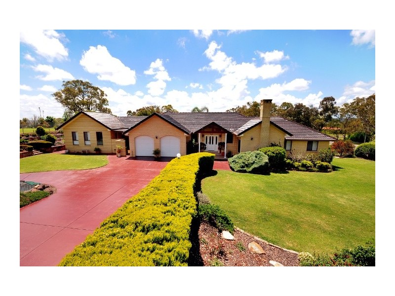 1 Abif Street, Cotswold Hills QLD 4350