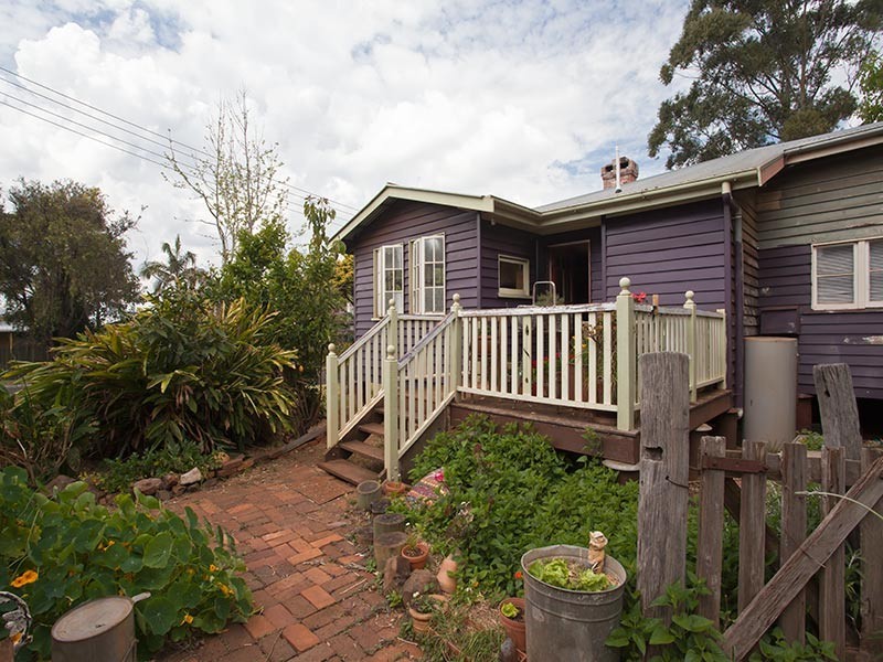 25 Anzac Avenue, Newtown QLD 4350