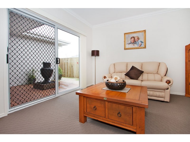 33 Currawong Drive, Highfields QLD 4352