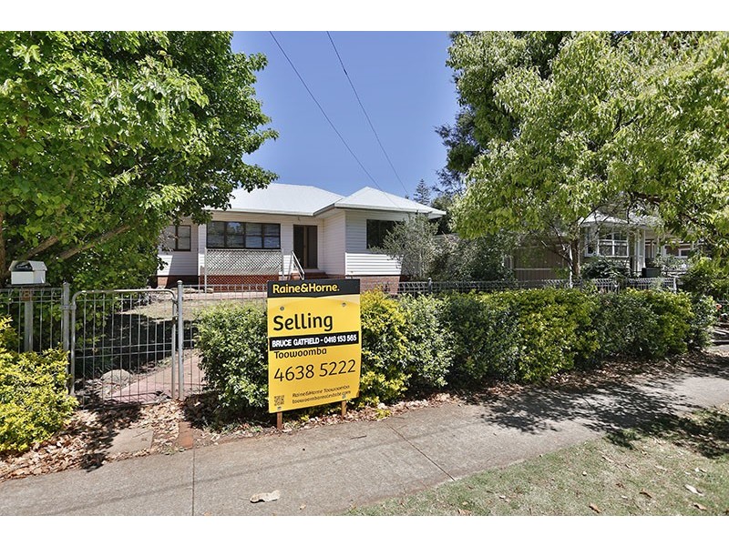 8 Campbell Street, East Toowoomba QLD 4350