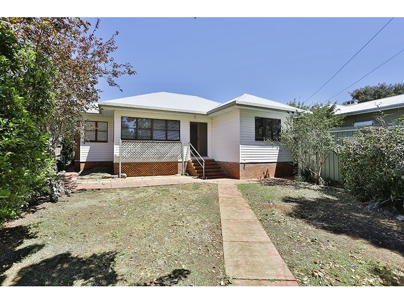 8 Campbell Street, East Toowoomba QLD 4350
