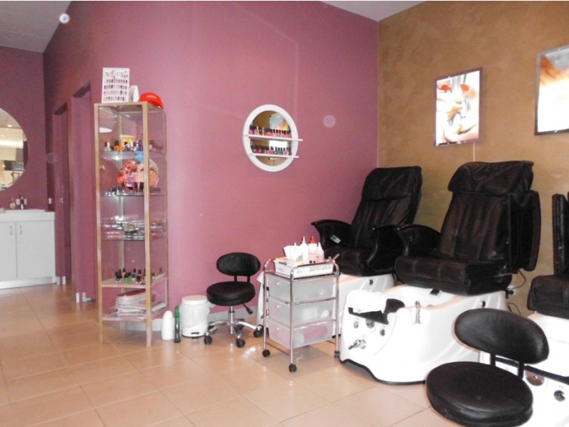 . Royal Nails and Beauty, Kearneys Spring QLD 4350
