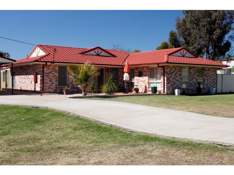 9 Carys Road, Glenvale QLD 4350