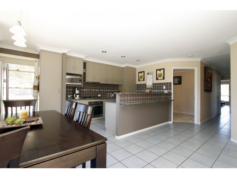 9 Carys Road, Glenvale QLD 4350
