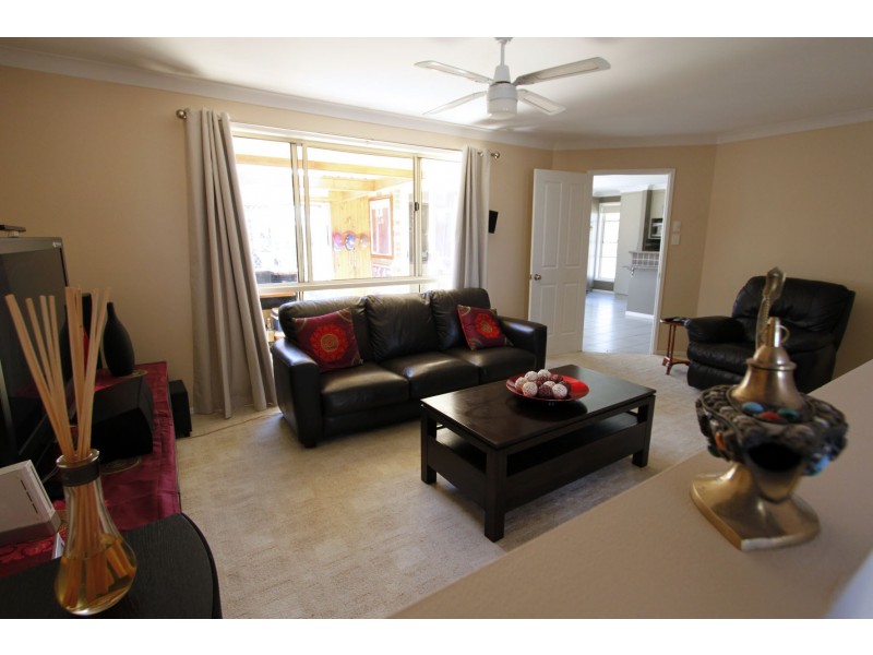 9 Carys Road, Glenvale QLD 4350