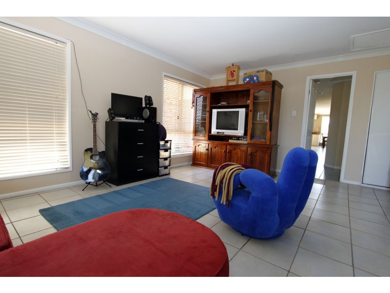 9 Carys Road, Glenvale QLD 4350