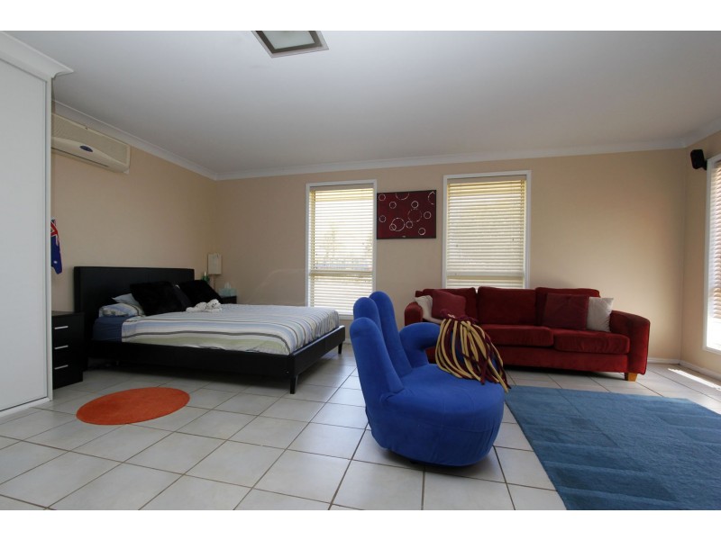 9 Carys Road, Glenvale QLD 4350
