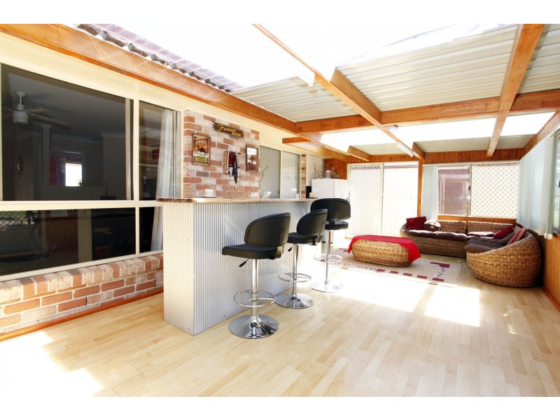 9 Carys Road, Glenvale QLD 4350