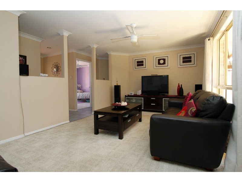 9 Carys Road, Glenvale QLD 4350