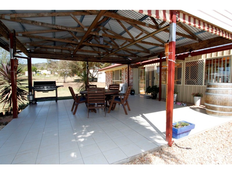 9 Carys Road, Glenvale QLD 4350