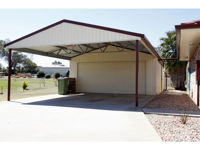 9 Carys Road, Glenvale QLD 4350