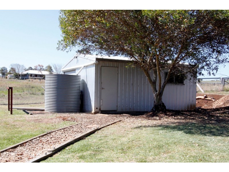 9 Carys Road, Glenvale QLD 4350