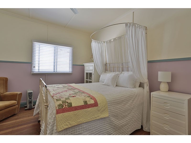 33 McIntyre Street, Centenary Heights QLD 4350