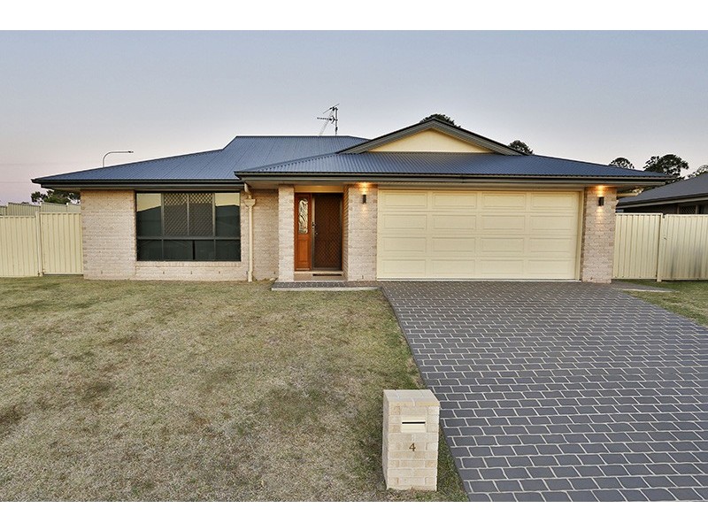 4 Barambah Street, Glenvale QLD 4350