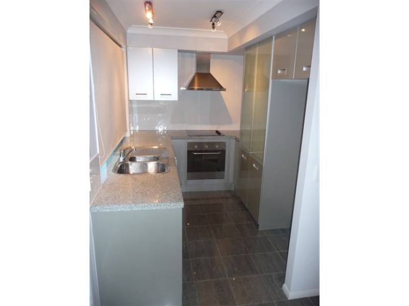 3/214 Taylor Street, Newtown QLD 4350